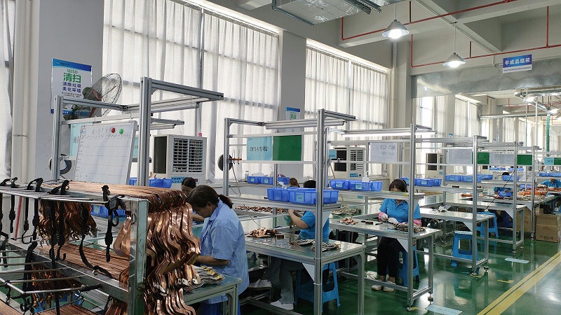 工業(yè)省電空調-立式軸流柜機安裝于廠房車間降溫案例