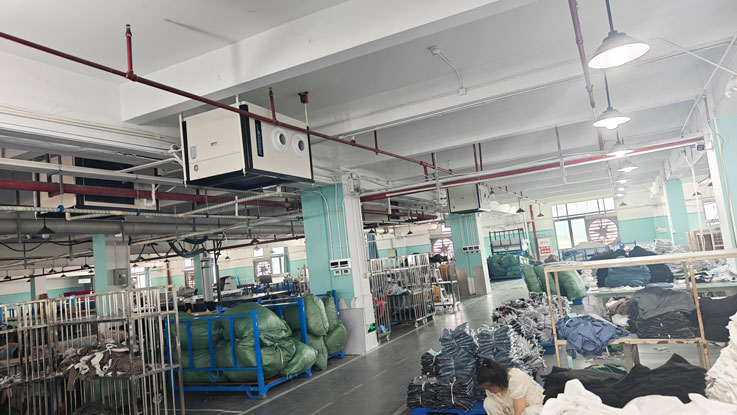 制衣廠制冷降溫，安裝蒸發(fā)冷省電空調(diào)-臥式射流空調(diào)機(jī)組